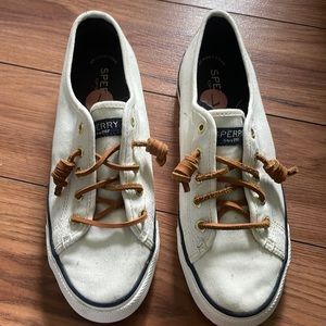Women Sperry size 7
